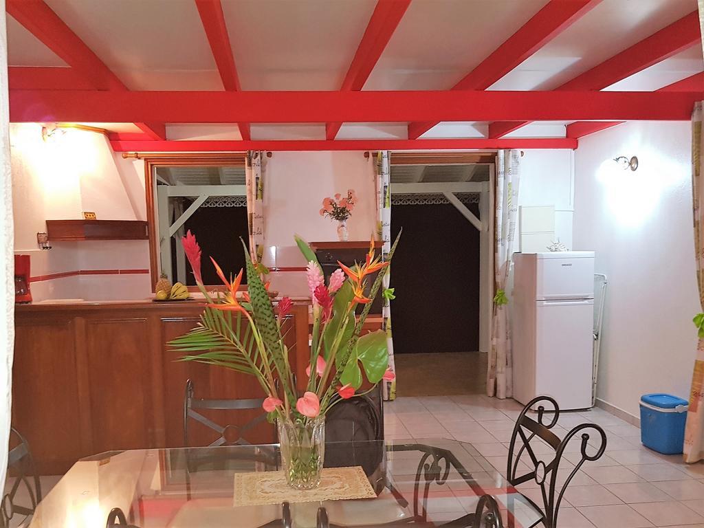 Villa Les Petites Fleurs De Poirier Bouillante Esterno foto