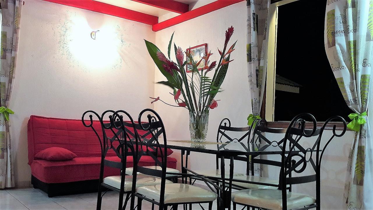 Villa Les Petites Fleurs De Poirier Bouillante Esterno foto